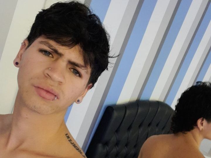 Image de profil du modèle de webcam Matheeewjoness