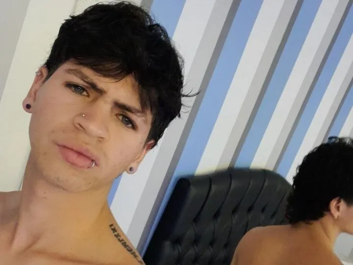 Image de profil du modèle de webcam Matheeewjoness