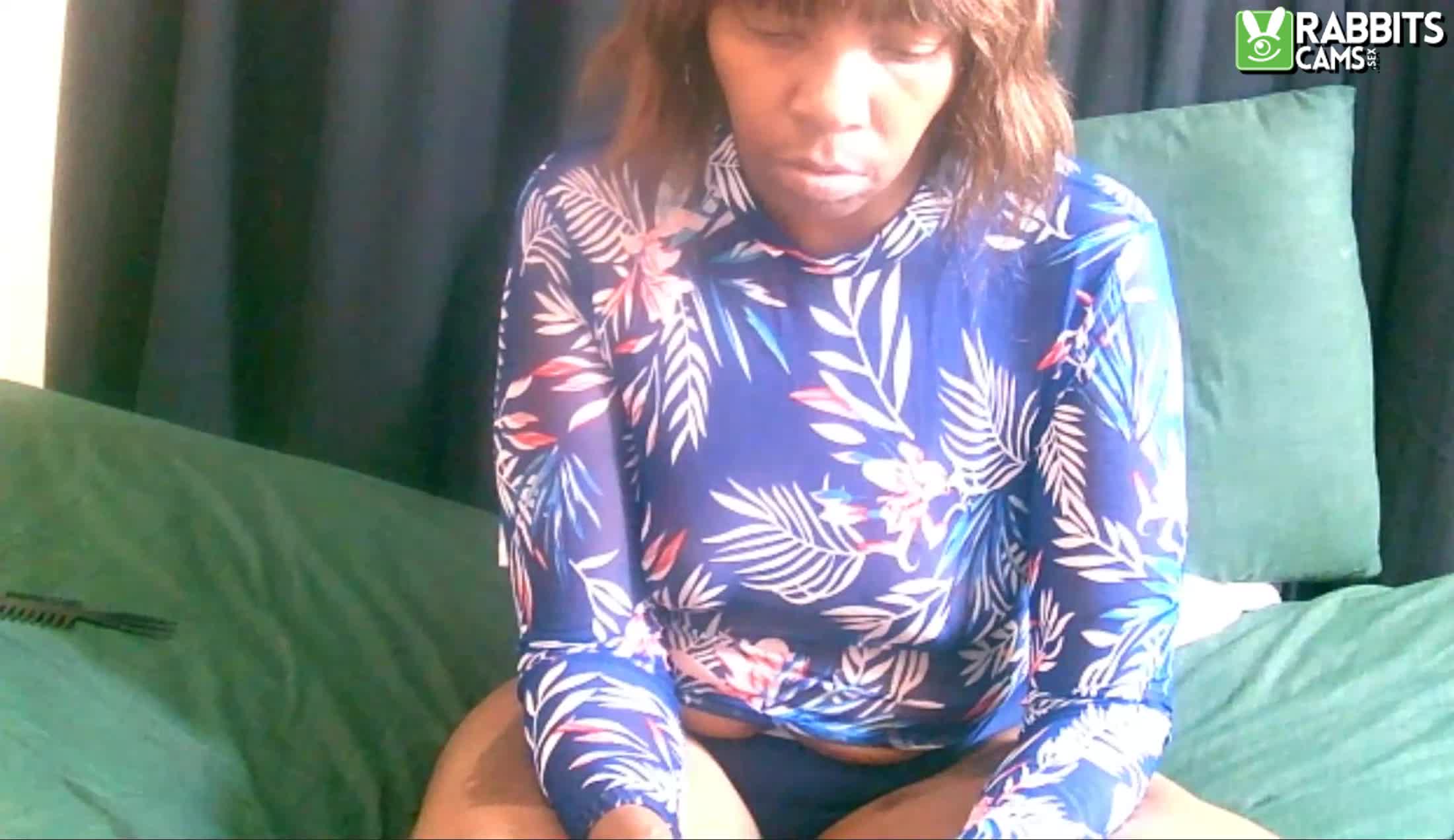 Artist SEXYSLENDERGALL Video 2