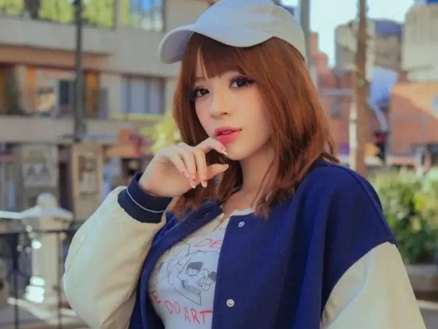 aikonanni cam model profile picture