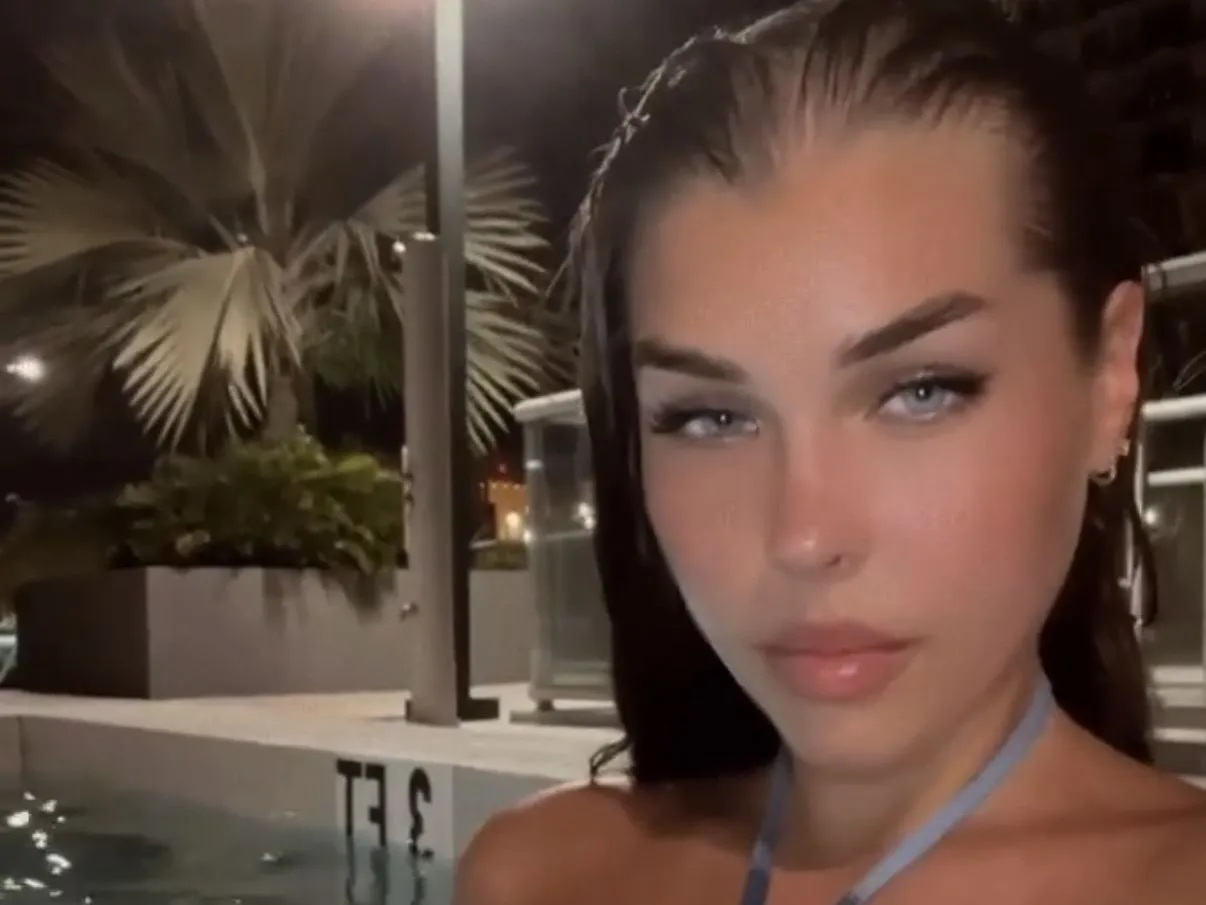 FloraLove18 profilbild på webbkameramodell
