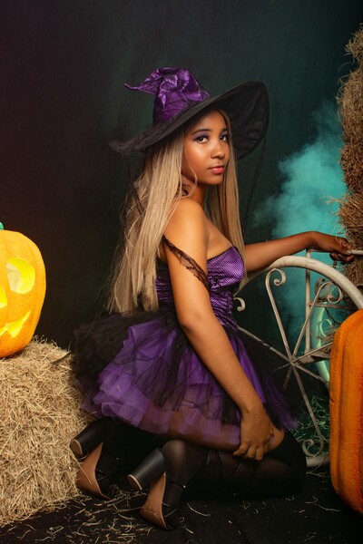 Performer EmilyYvonne Photo 5