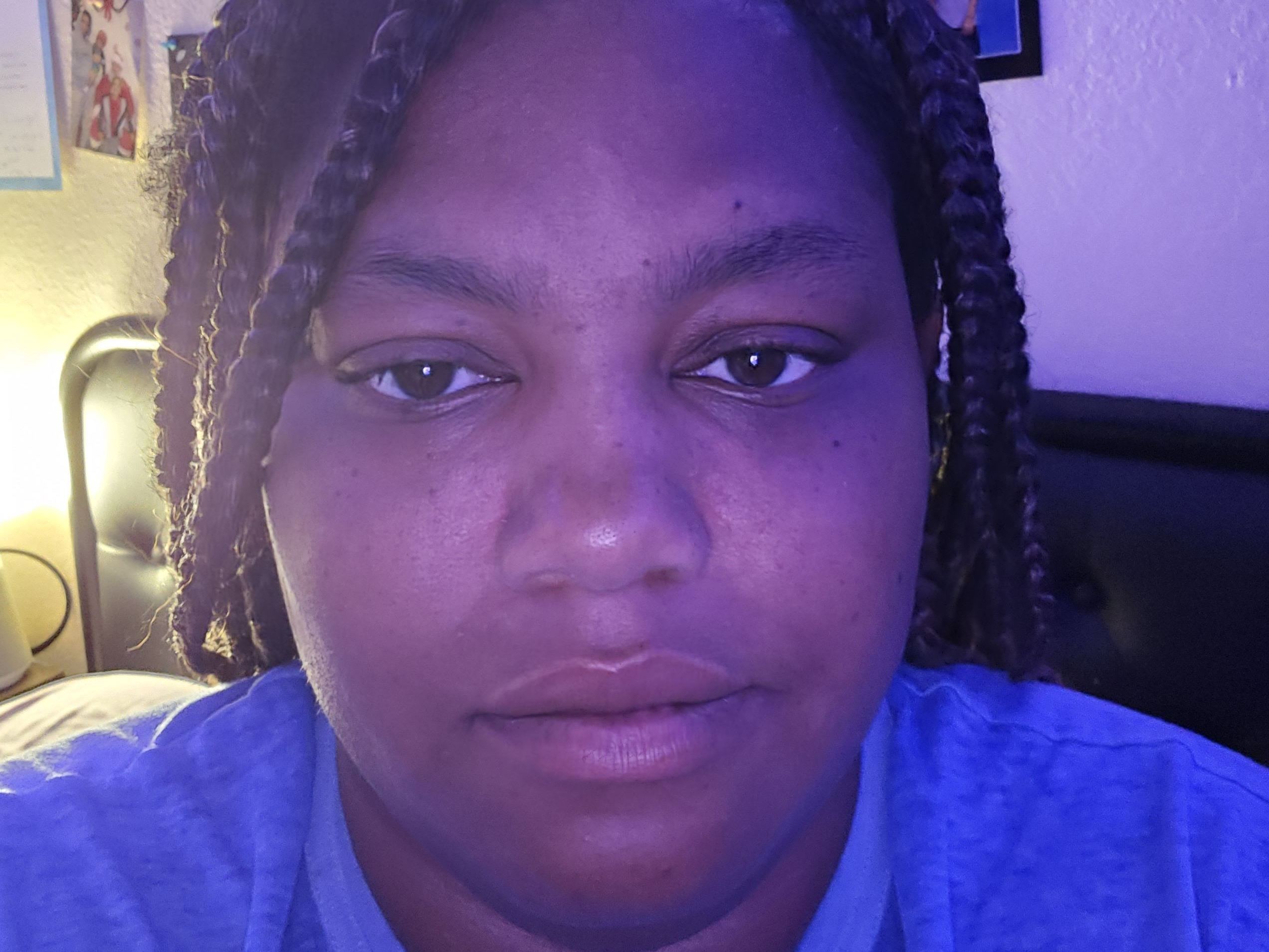 Image de profil du modèle de webcam SexyYellaRed