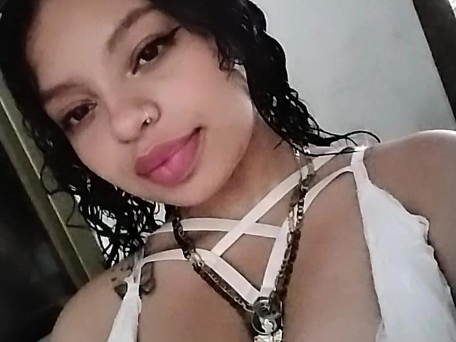Foto de perfil de modelo de webcam de MIABLUE101