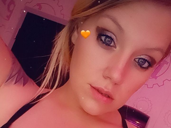 Imagen de perfil de modelo de cámara web de ChannelMonroe