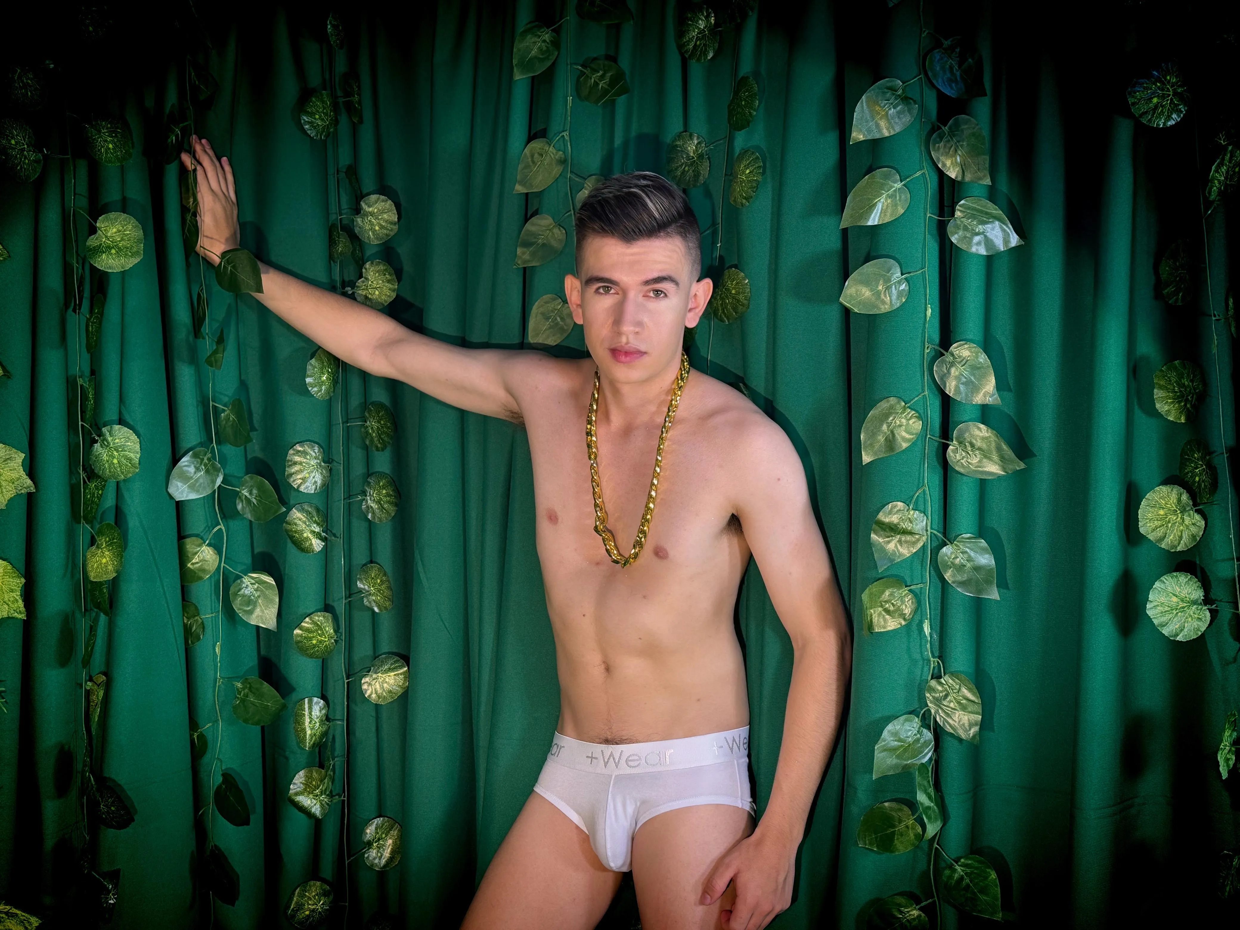 Performer mikaelslow Photo 1