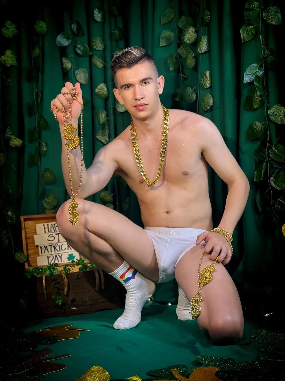 Performer mikaelslow Photo 4