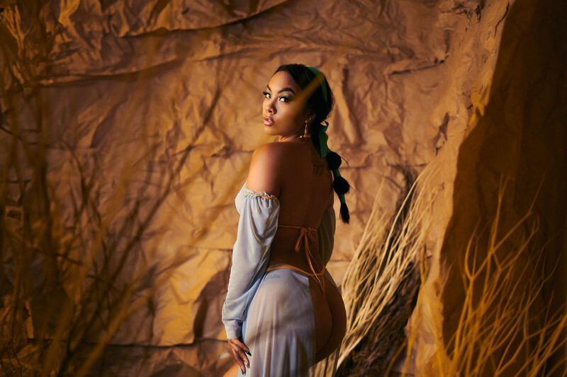 Performer CataleyaMooree Photo 2