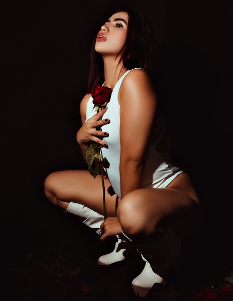 Performer MARTINASAENZZ Photo 10