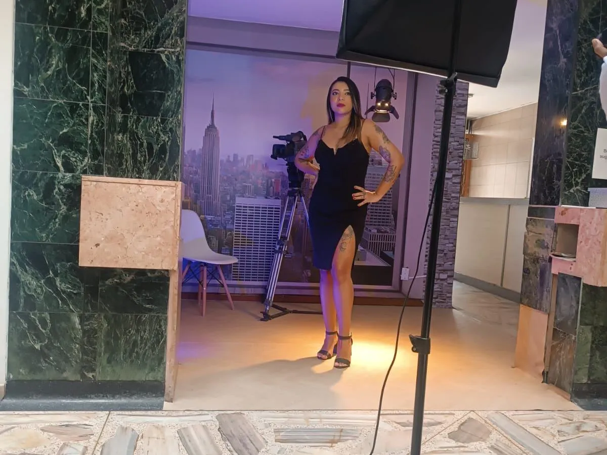 damkinaa profielfoto van cam model