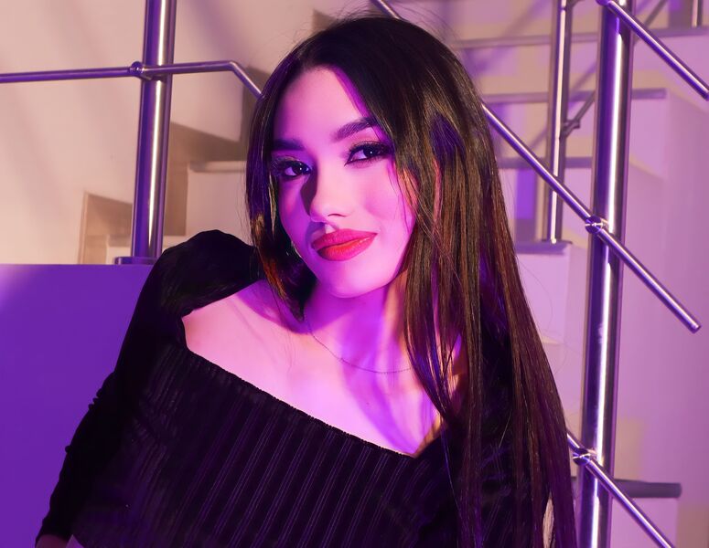 Performer kerlydelilah Photo 4