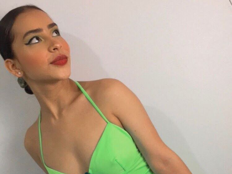 anncutie profilbild på webbkameramodell