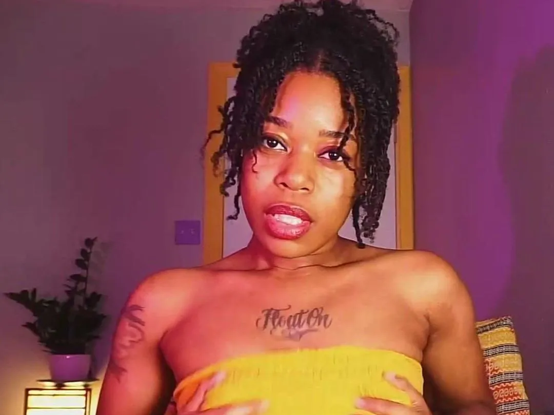 Image de profil du modèle de webcam lovelymilfy