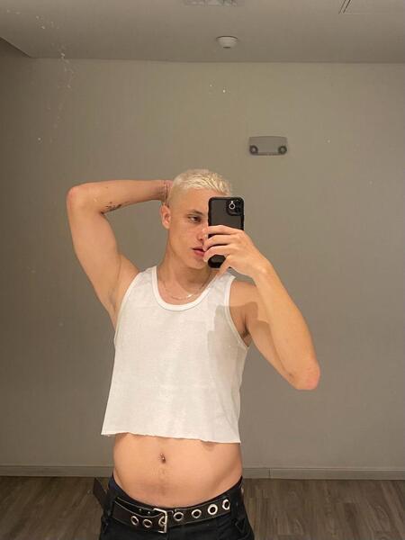 Performer AphroditeRoss Photo 1