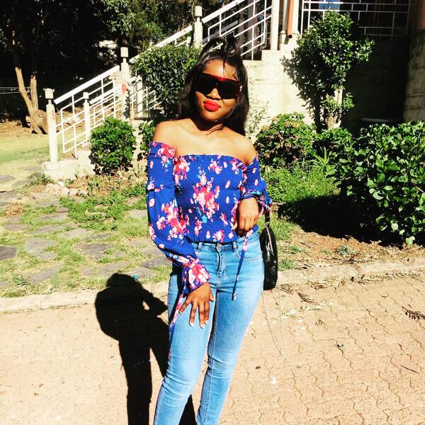 Performer petite31 Photo 5