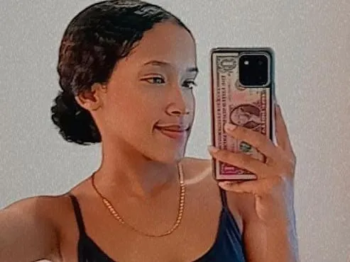Image de profil du modèle de webcam SophiaPetiteKm