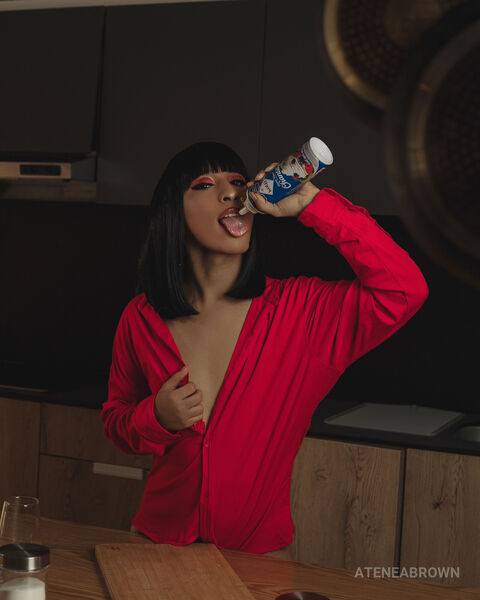 Artiest AteneaBrown Foto 6