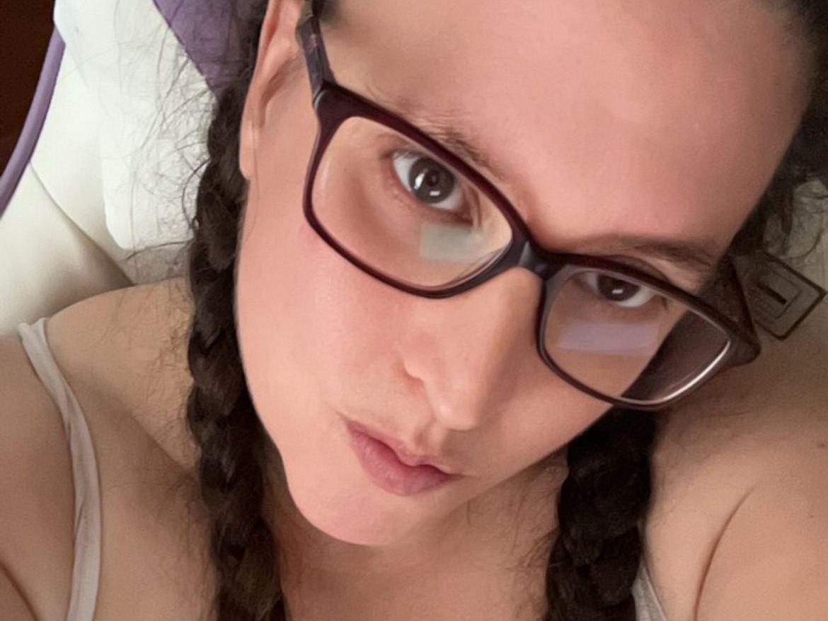 CurvySansa profilbild på webbkameramodell