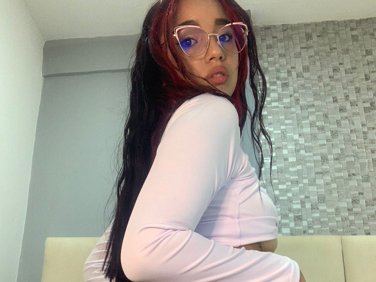 sashaalhuss profielfoto van cam model