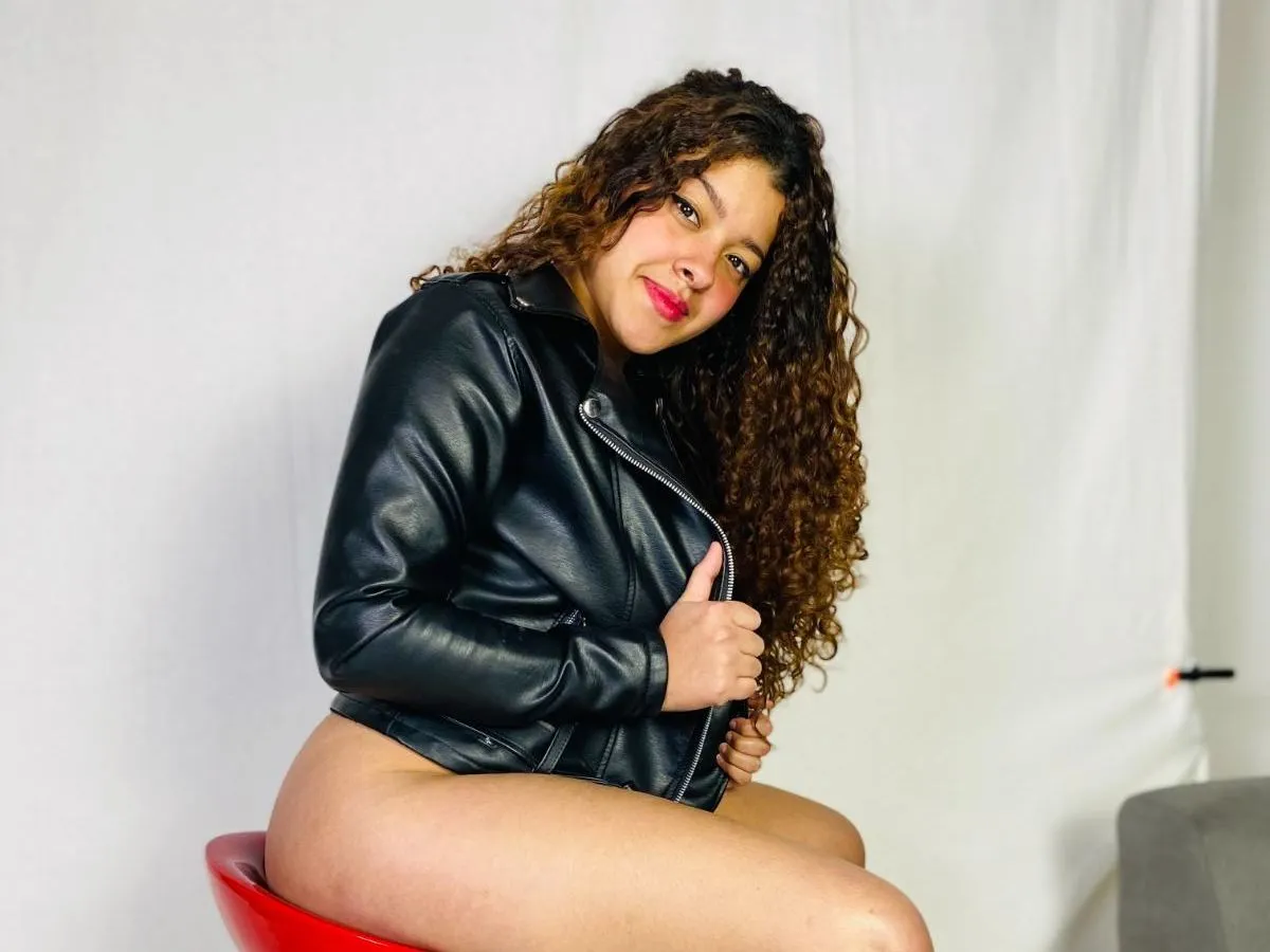 Imagen de perfil de modelo de cámara web de SweettCurly31