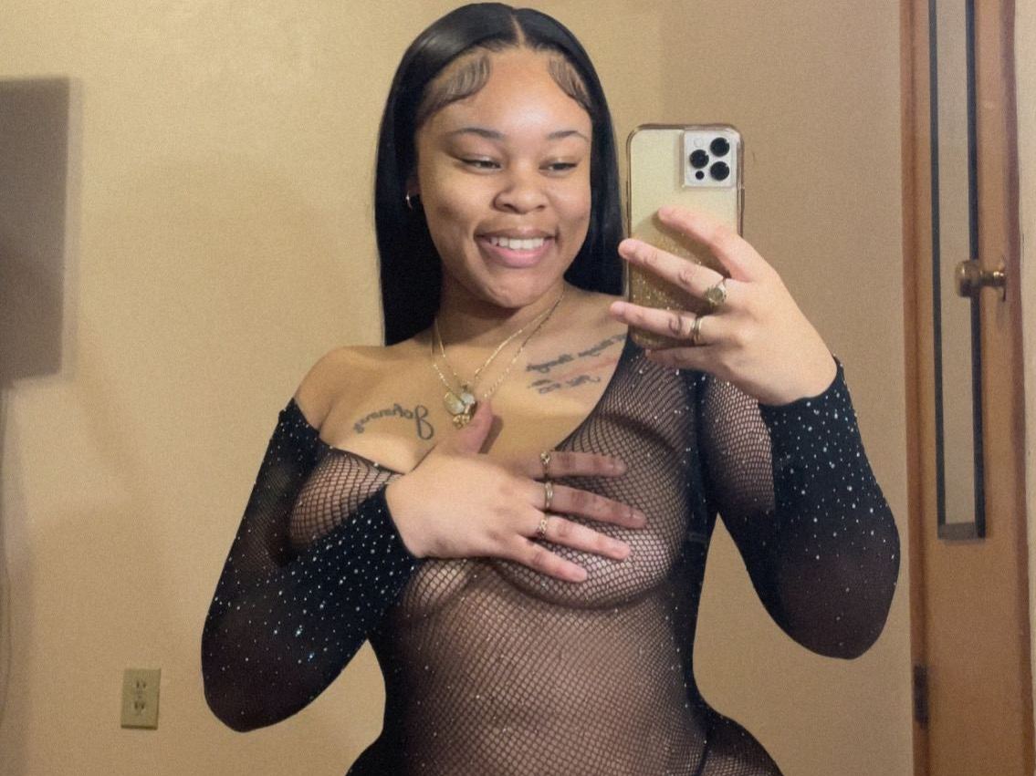 PinkDesires profilbild på webbkameramodell