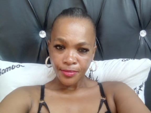 PetiteMilf35 cam model profile picture