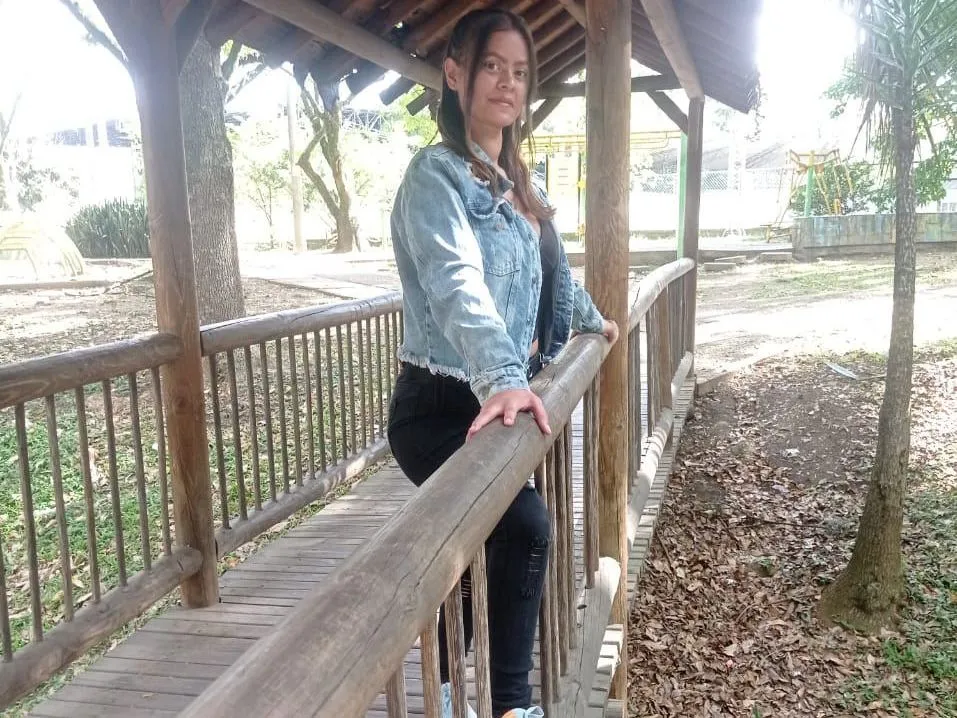 Imagen de perfil de modelo de cámara web de EvelynnGomezz