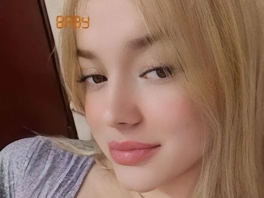 Image de profil du modèle de webcam emiilycardona