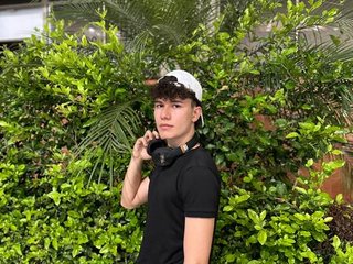 adrianmorelli cam model profile picture