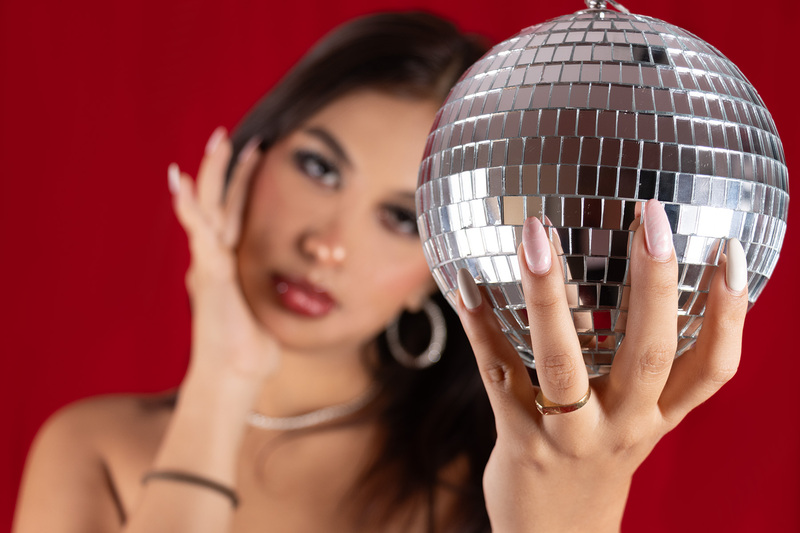 Performer IrisMiller Photo 3