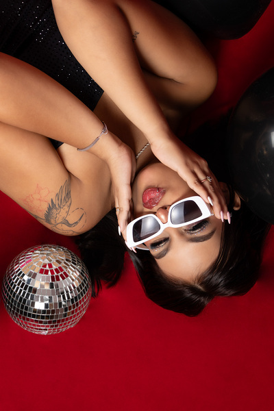 Performer IrisMiller Photo 4