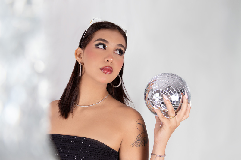 Performer IrisMiller Photo 10