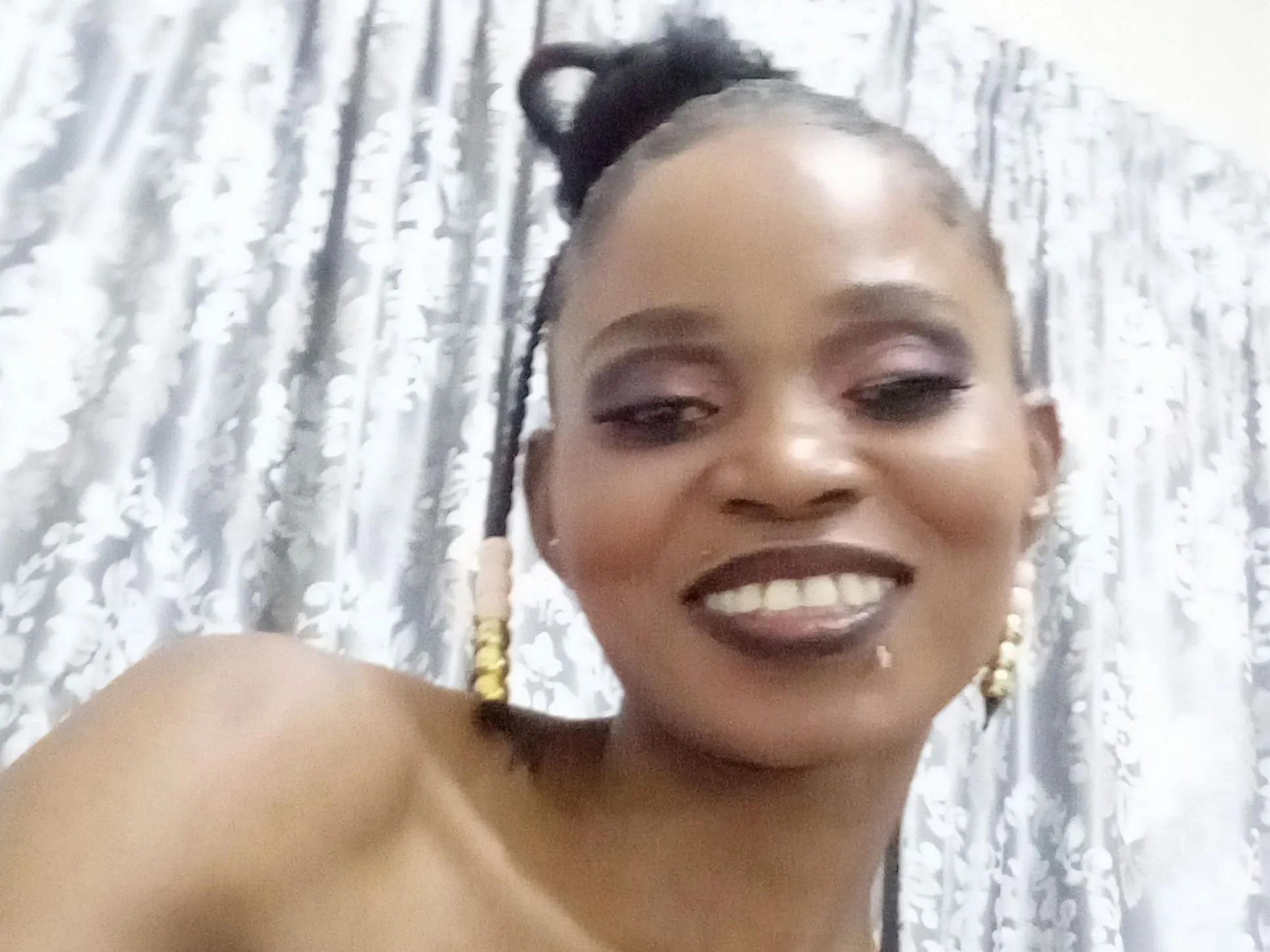 Naughtyluux33 profilbild på webbkameramodell