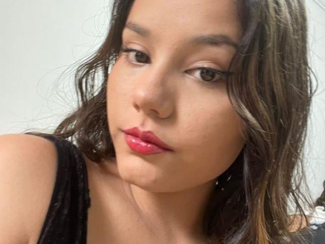 Imagen de perfil de modelo de cámara web de Naseraadams