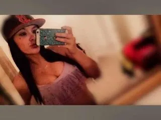 Image de profil du modèle de webcam SexyyyRed