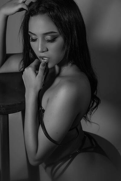 Performer MiaKalova Photo 3