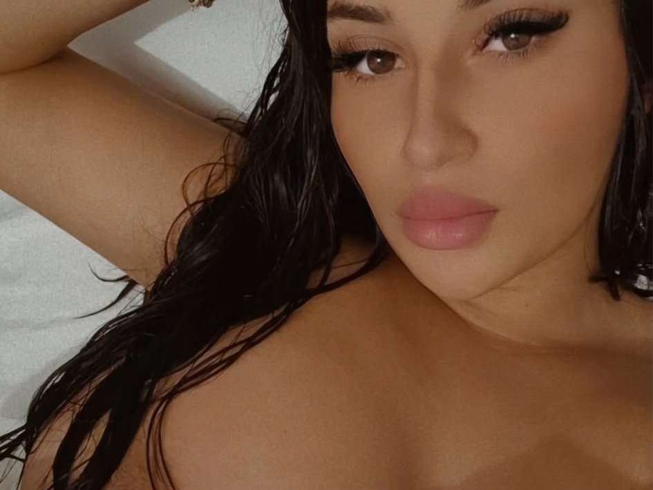 LuckyBia cam model profile picture