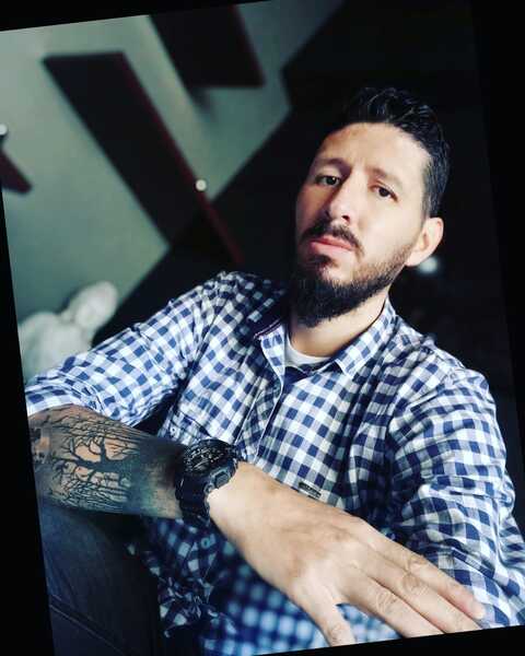 Interprète TomasHunter Photo 3