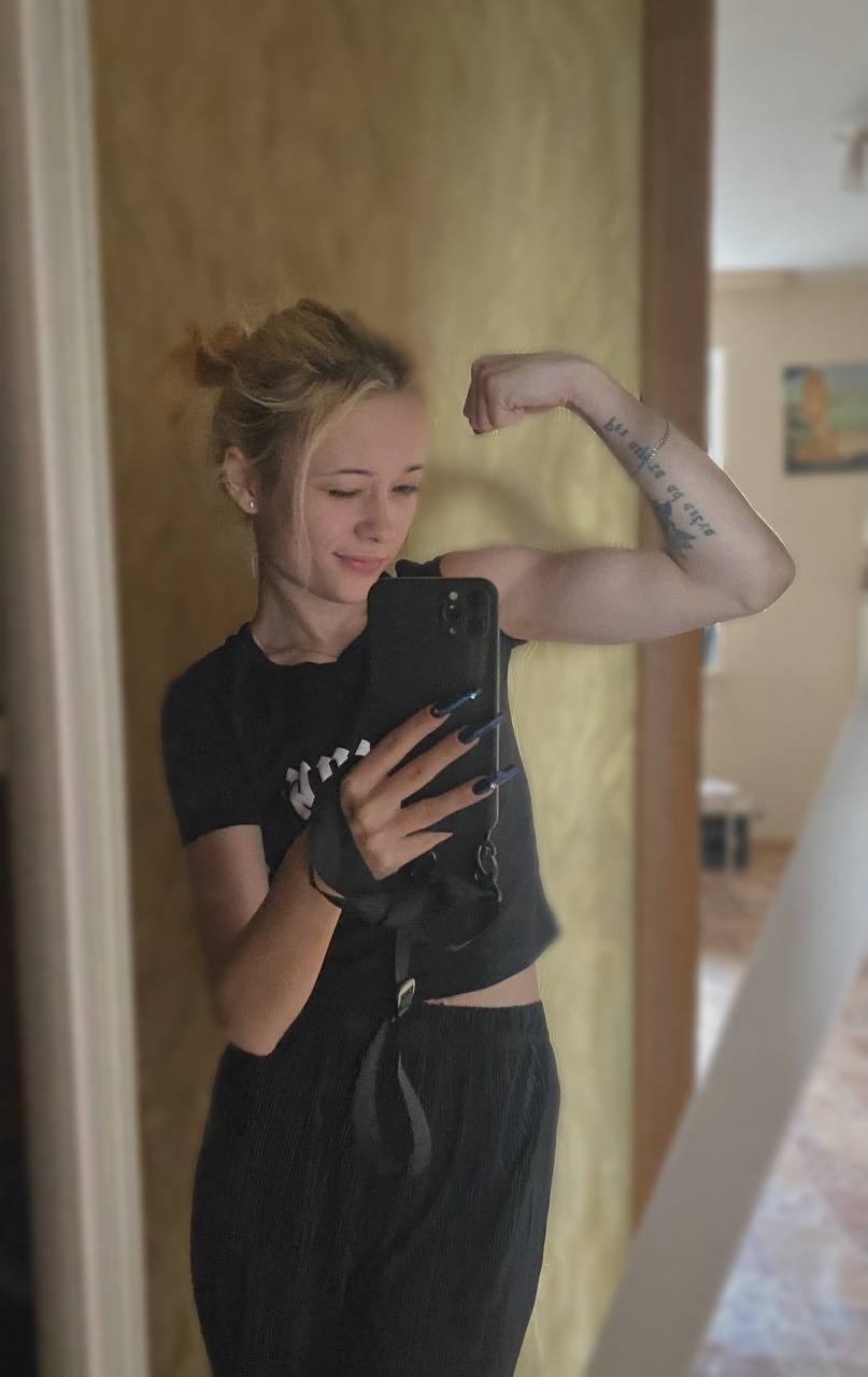 Performer LisaPearly Photo 4