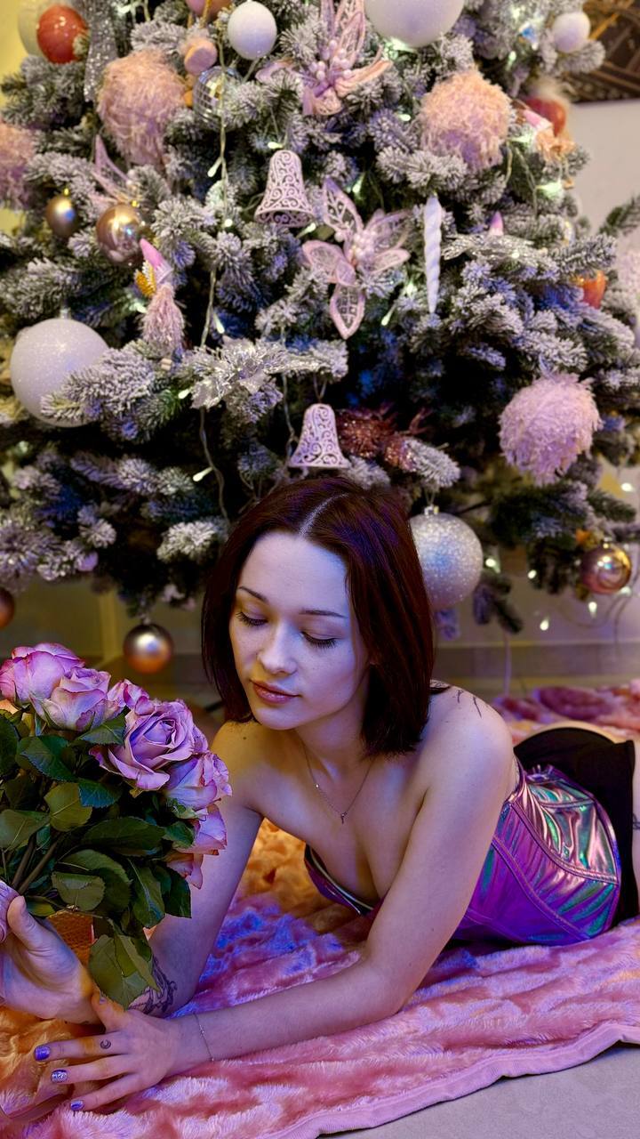 Performer LisaPearly Photo 1