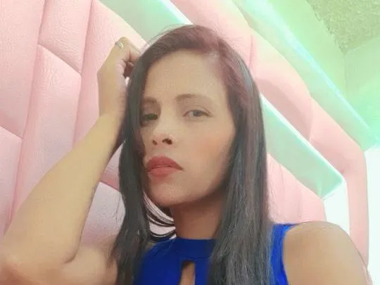 madamrosee profilbild på webbkameramodell