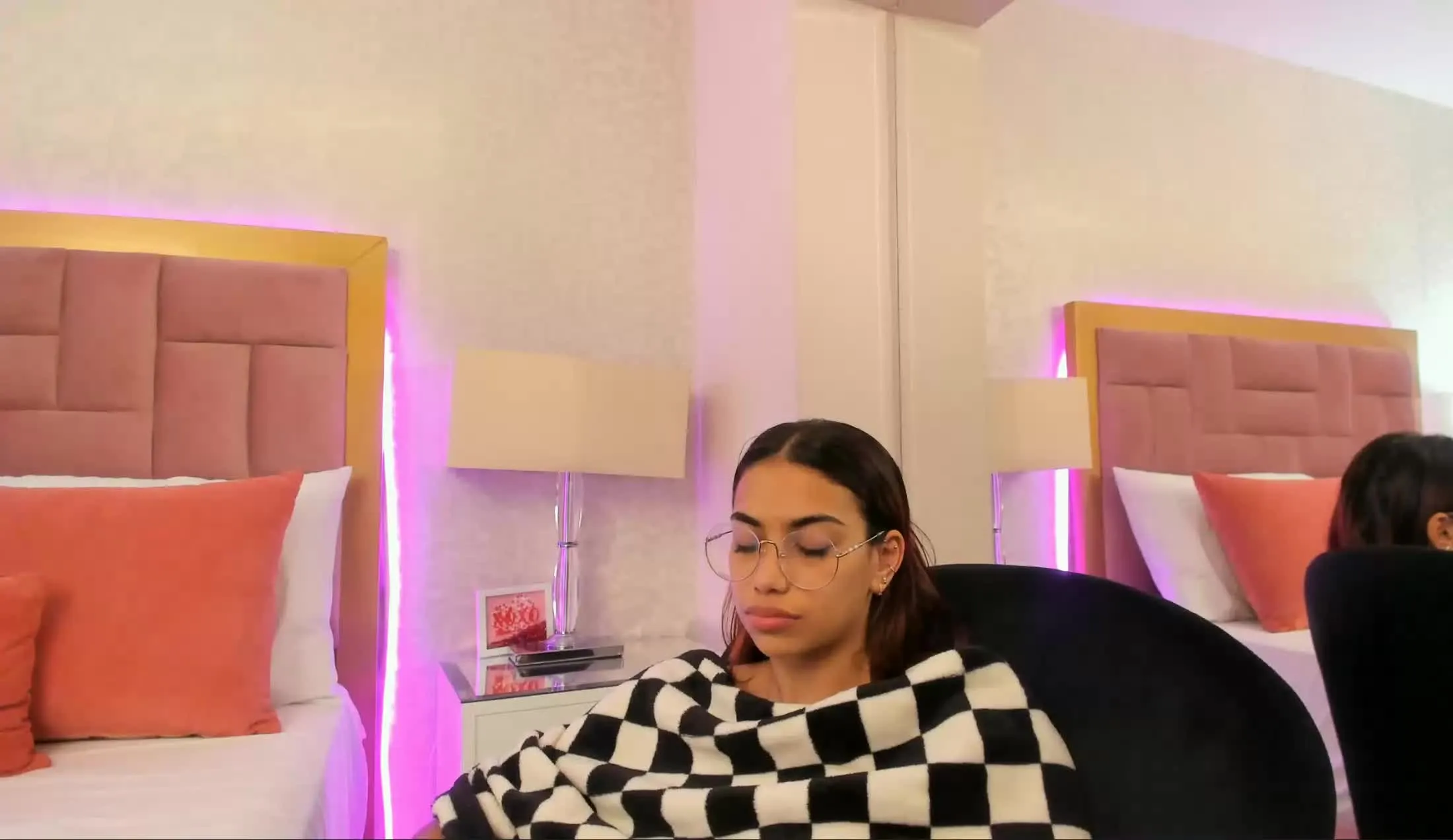 Interprete AnnieAdaams Video 1