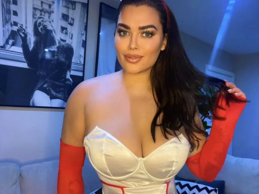 BrunetteLucyUK profielfoto van cam model