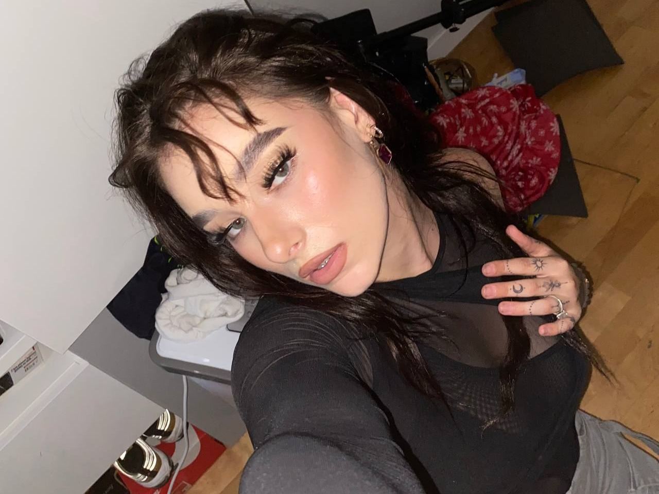 LouiseeCambelll cam model profile picture