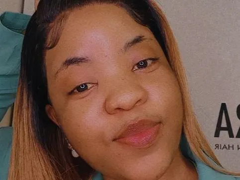 DorahTuittX93X profielfoto van cam model