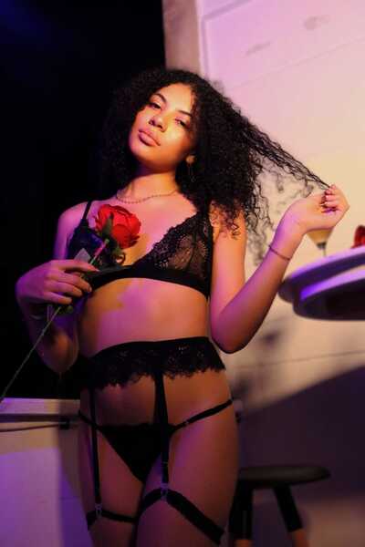 Interprète LucyyViolett Photo 7