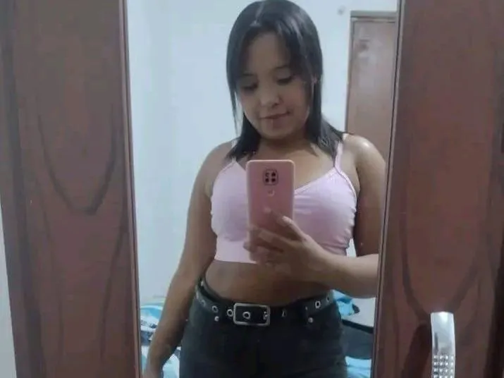 EmmaJones122 immagine del profilo del modello di cam