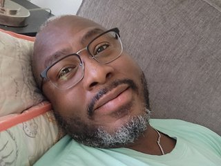 Image de profil du modèle de webcam R3I8N