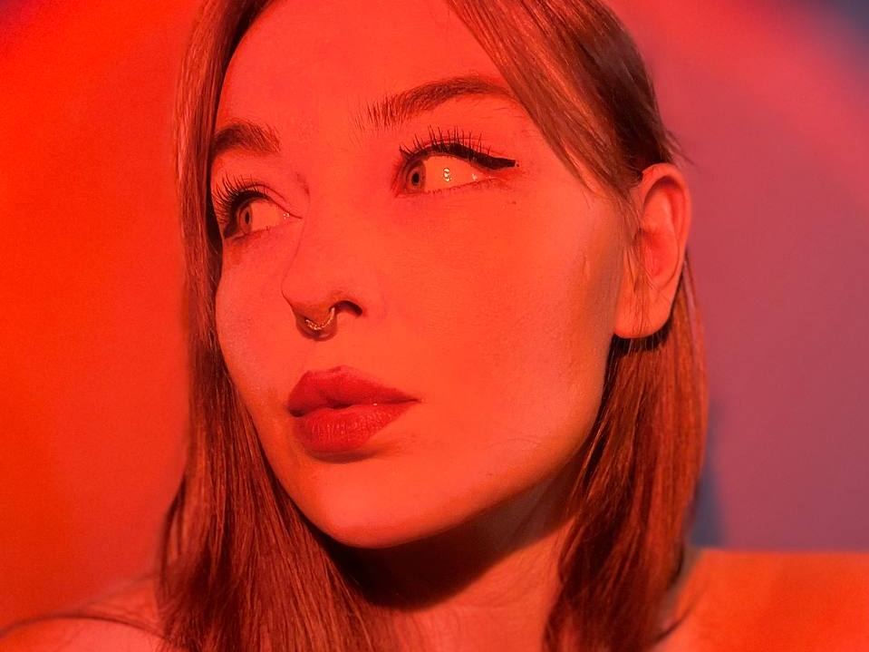SashaGudeLuck cam model profile picture