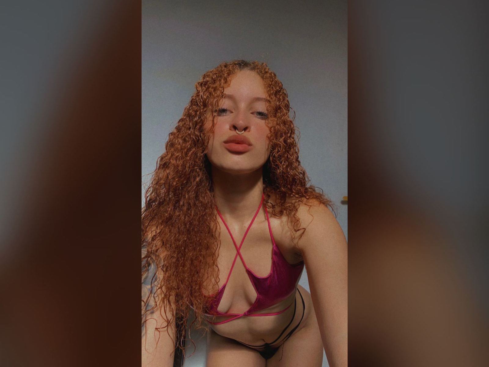 Image de profil du modèle de webcam HellenCurly18